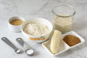 Арахисовые панкейки с бананом