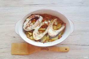 Карп запеченный в сметане с овощами Карп запеченный в сметане с овощами