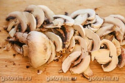 Суп из говядины с грибами и мучной «подбойкой» Суп из говядины с грибами и мучной «подбойкой»