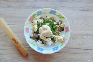 Салат из шпрот и кукурузы Салат из шпрот и кукурузы