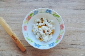 Салат из шпрот и кукурузы Салат из шпрот и кукурузы