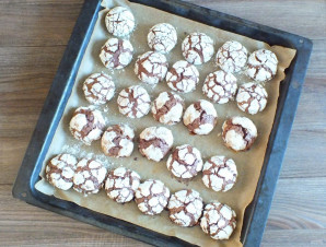 Шоколадное печенье с кракелюрами Шоколадное печенье с кракелюрами