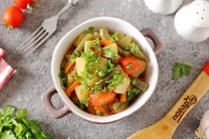 Тушеные кабачки со стручковой фасолью Тушеные кабачки со стручковой фасолью