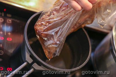 Свиная грудинка с соусом из хрена и яблок Свиная грудинка с соусом из хрена и яблок