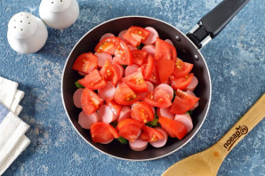 Тушеная брокколи с сосисками Тушеная брокколи с сосисками