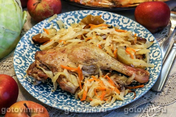 Утиные ножки с яблоками и капустой, запеченные в рукаве