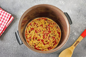 Пицца из слоеного теста в мультиварке Пицца из слоеного теста в мультиварке