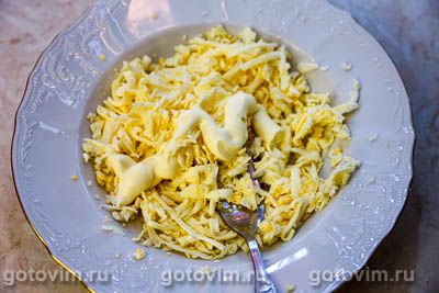 Бутерброды с красной икрой, плавленым сыром и яйцом Бутерброды с красной икрой, плавленым сыром и яйцом