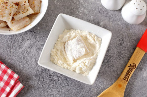 Минтай с фасолью в томатном соусе