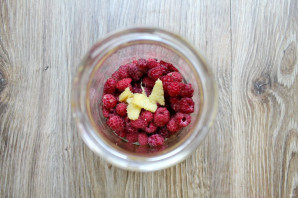 Малиновая настойка на самогоне Малиновая настойка на самогоне