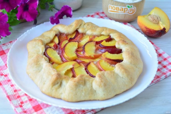 Постный пирог с персиками Постный пирог с персиками