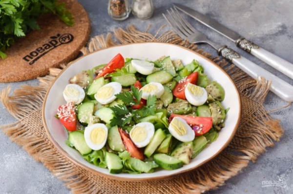 Салат с авокадо и перепелиными яйцами Салат с авокадо и перепелиными яйцами