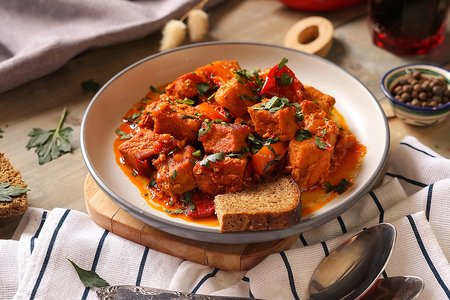 Мясо тушеное с овощами 