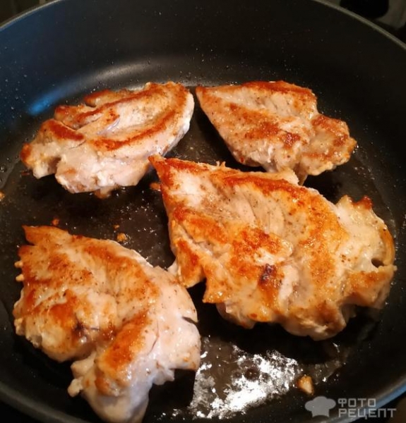 Рецепт: Куриная грудка на сковороде по-быстрому - или обычное филе в необычном виде Рецепт: Куриная грудка на сковороде по-быстрому - или обычное филе в необычном виде
