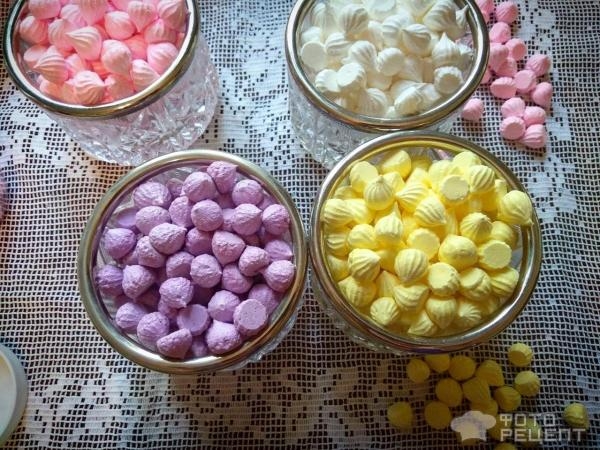 Рецепт: Минимеренги - минивыпечка, оформление тортиков и пирожных