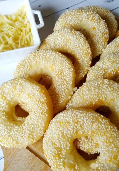 Рецепт: Сырно-творожные колечки - с кунжутом Рецепт: Сырно-творожные колечки - с кунжутом