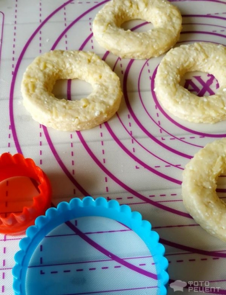 Рецепт: Сырно-творожные колечки - с кунжутом Рецепт: Сырно-творожные колечки - с кунжутом