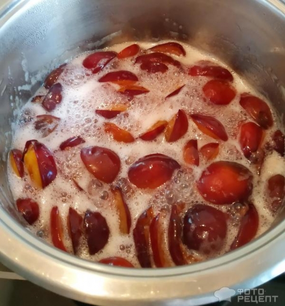 Рецепт: Варенье из слив - у каждой хозяйки свой вариант.