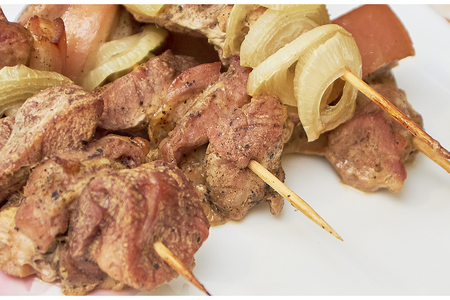 Шашлык из грудинки и свиной вырезки в духовке Шашлык из грудинки и свиной вырезки в духовке