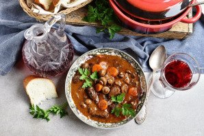 Говядина в вине по-бургундски Говядина в вине по-бургундски