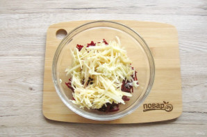 Салат из свеклы с яблоком и орехами Салат из свеклы с яблоком и орехами