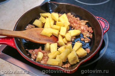 Жареные утиные ножки с ананасами