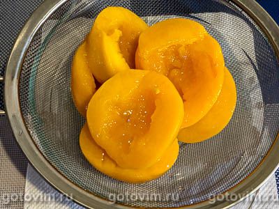 Торт из орехового безе с желе из творога и персиков Торт из орехового безе с желе из творога и персиков