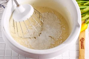 Заливной творожный пирог с яблоками