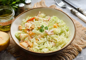 Салат "Красотка" с копченой курицей и грушей Салат "Красотка" с копченой курицей и грушей