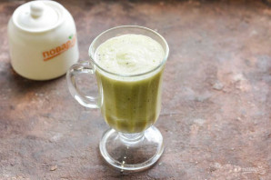 Смузи из сельдерея, яблока и киви