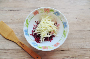 Салат из свеклы с черносливом и яблоками Салат из свеклы с черносливом и яблоками