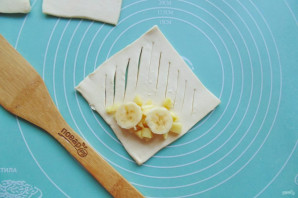 Слойки с яблоком и бананом