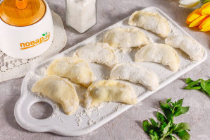 Жареные вареники с вишней Жареные вареники с вишней