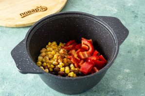 Мексиканский суп с фасолью и кукурузой