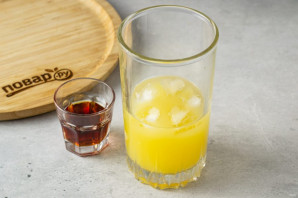 Алкогольный коктейль с апельсиновым соком Алкогольный коктейль с апельсиновым соком