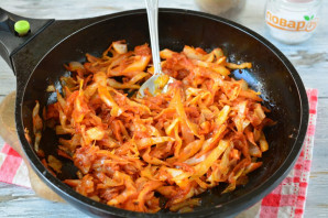 Пирожки с капустой и томатной пастой