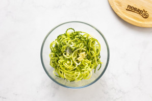 Салат из кабачков и огурцов по-корейски Салат из кабачков и огурцов по-корейски