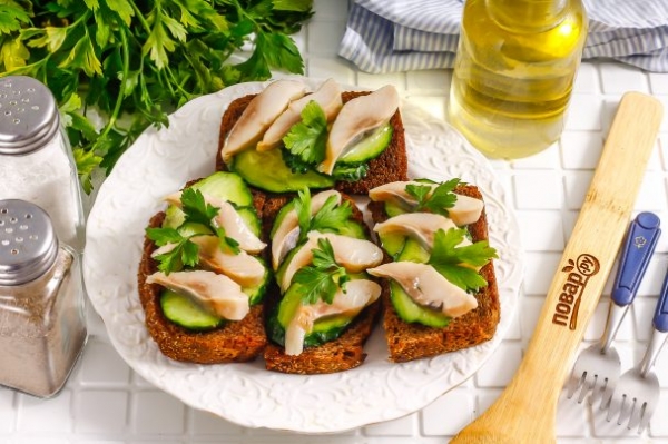 Тосты с селедкой Тосты с селедкой