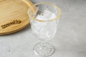 Алкогольный коктейль с апельсиновым соком Алкогольный коктейль с апельсиновым соком