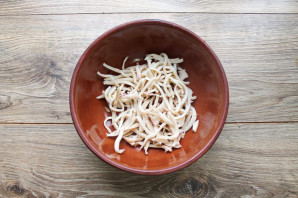 Салат с кальмарами, креветками и кукурузой Салат с кальмарами, креветками и кукурузой