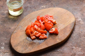 Салат из брокколи с яйцом и помидорами