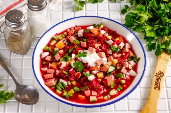 Холодный борщ из маринованной свеклы с колбасой Холодный борщ из маринованной свеклы с колбасой