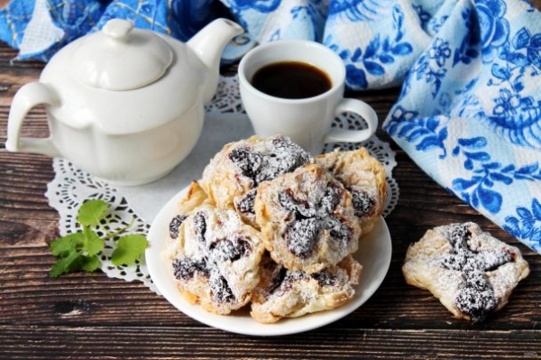 Конвертики с джемом из черной смородины Конвертики с джемом из черной смородины