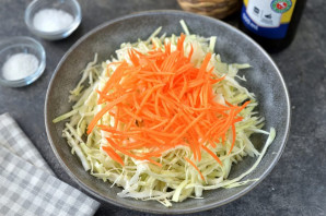 Салат с пикантной капустой и кукурузой Салат с пикантной капустой и кукурузой