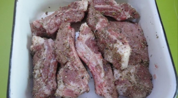 Свиные ребрышки в квашеной капусте, пошаговый рецепт с фото