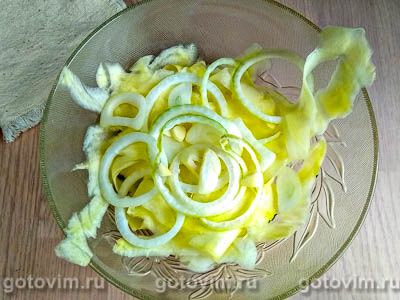 Куриные голени с овощной стружкой из кабачков Куриные голени с овощной стружкой из кабачков