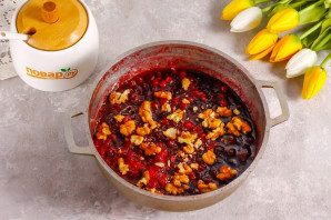 Варенье из клюквы с грецкими орехами