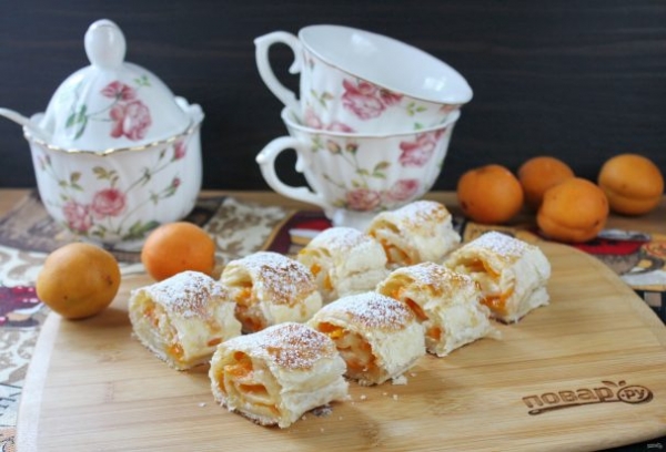 Слоеный рулет с абрикосами Слоеный рулет с абрикосами