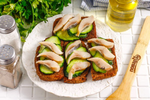 Тосты с селедкой Тосты с селедкой