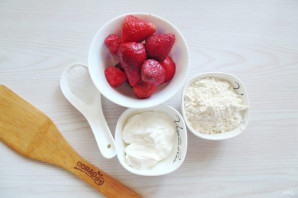 Вареники с замороженной клубникой